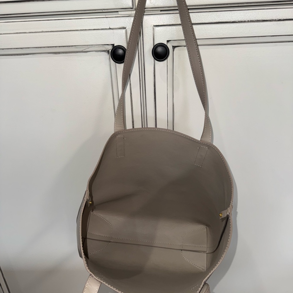 Like new Joy & Iman gray leather large tote purse travel bag - Picture 4 of 10